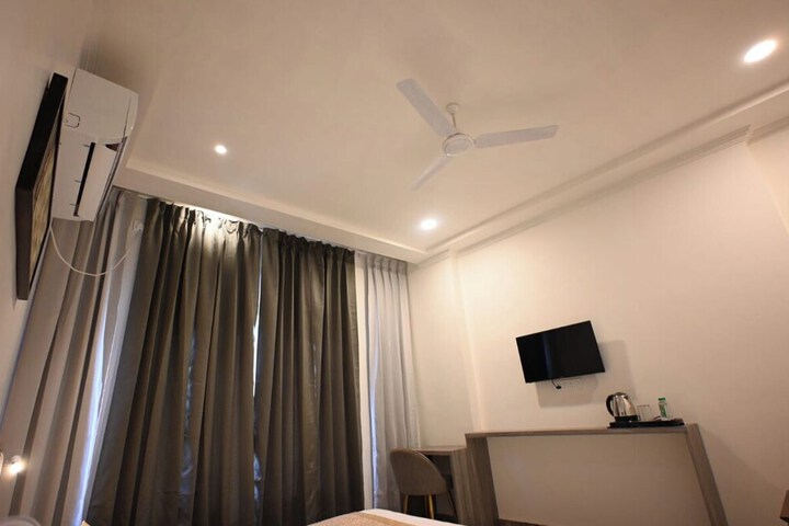 Room 27 of 62