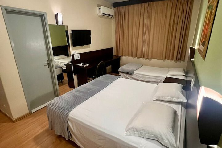 Room 8 of 34