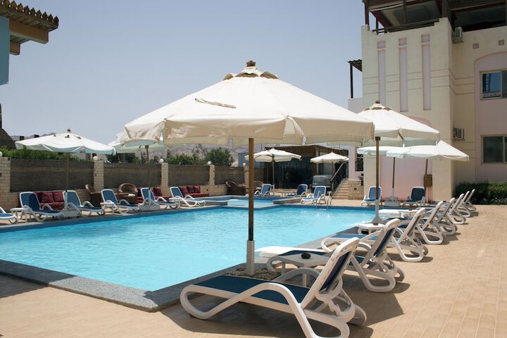 Pool 44 of 70