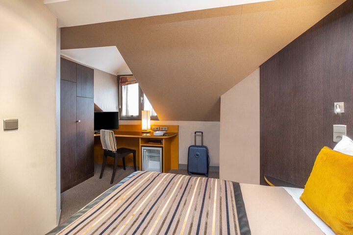 Room 17 of 66