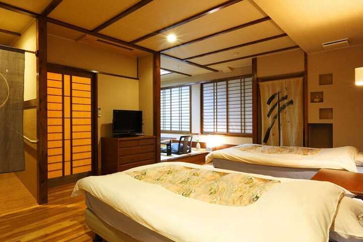 Room 4 of 25