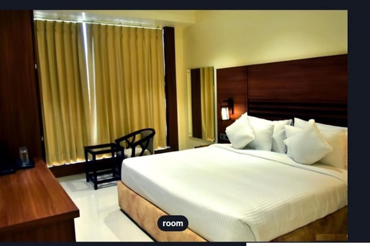 Room 7 of 14