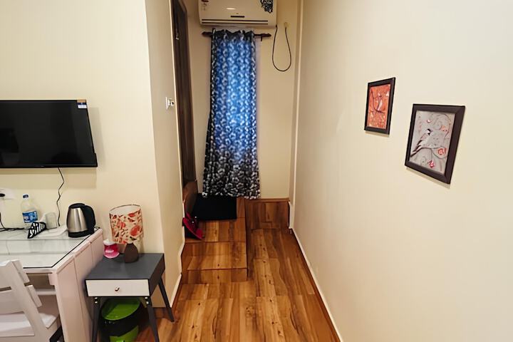 Room 6 of 19