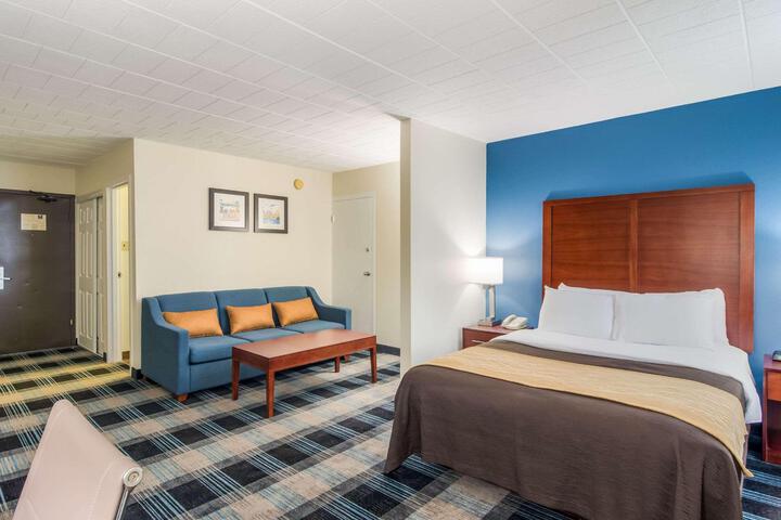 1 King Bed (1 of 5)
