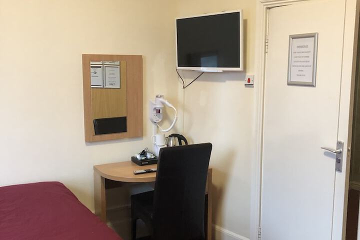 Room 5 of 33
