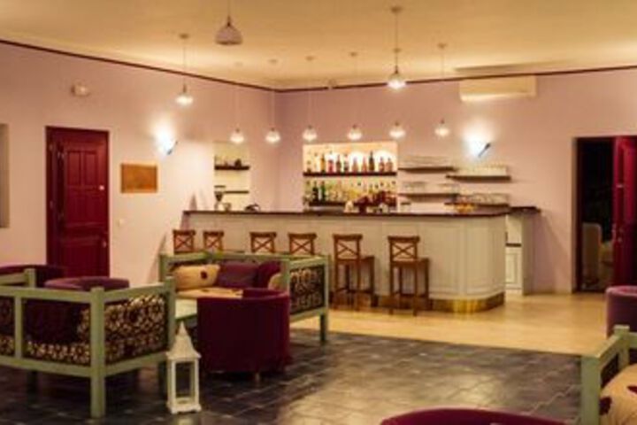 Lounge 11 of 23