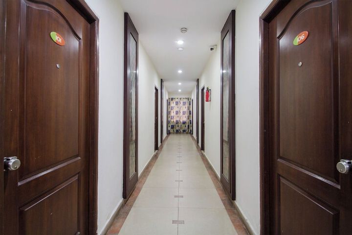 Ballroom/Hall 13 of 15
