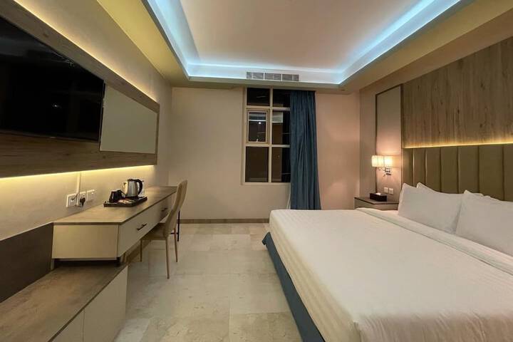 Room 3 of 9