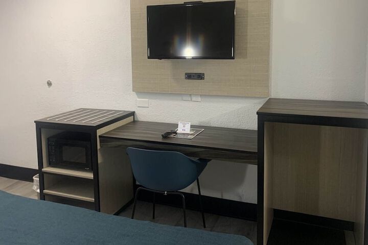 Room 9 of 23