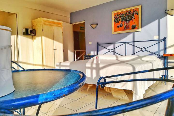 Room 4 of 33