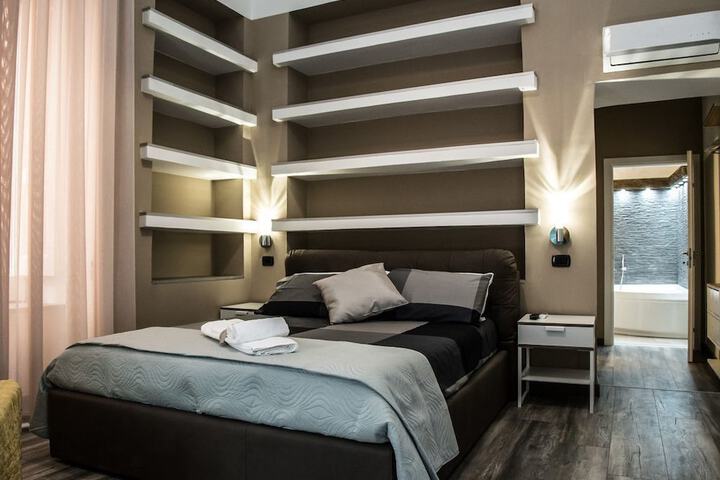 Room 8 of 32