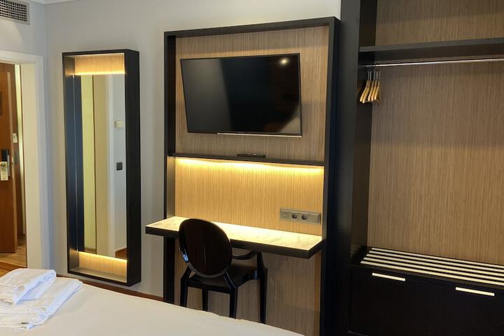 Room 18 of 108