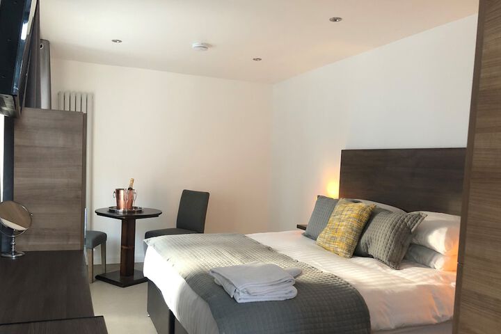Room 4 of 27