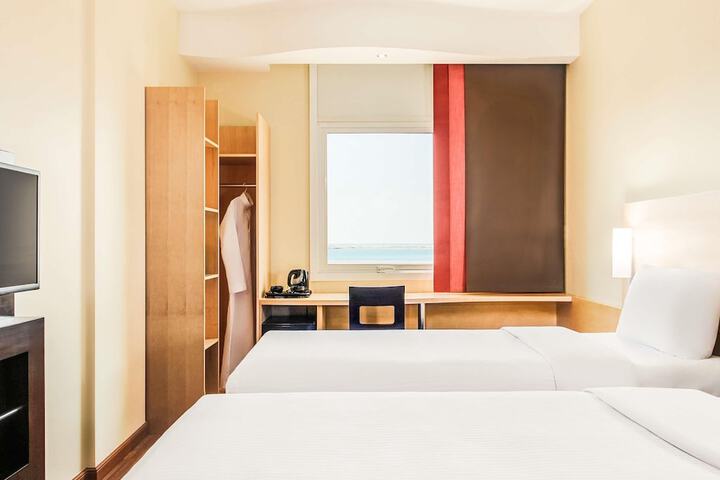 Room 28 of 85