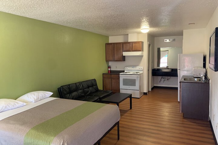 1 King Bed Accessible (5 of 5)