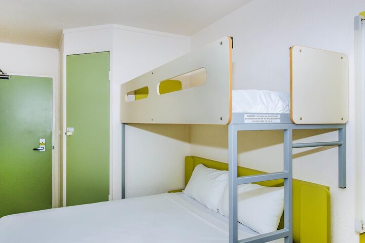 Room 22 of 37