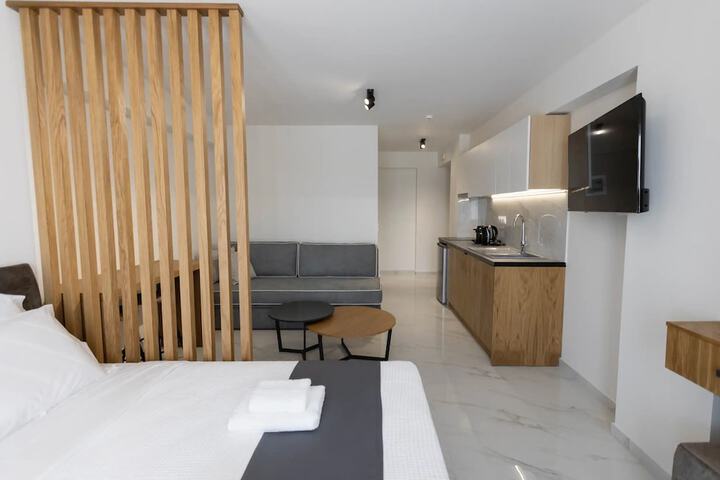Room 3 of 82