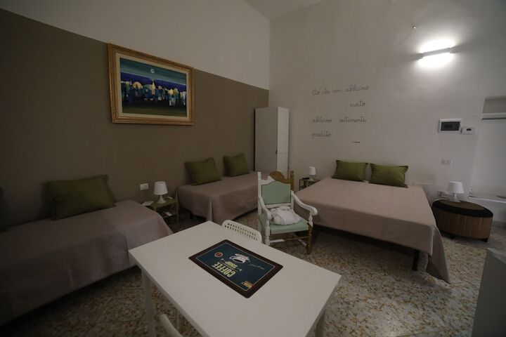 Room 8 of 36