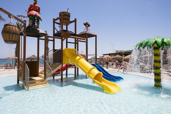 Hotel Pool