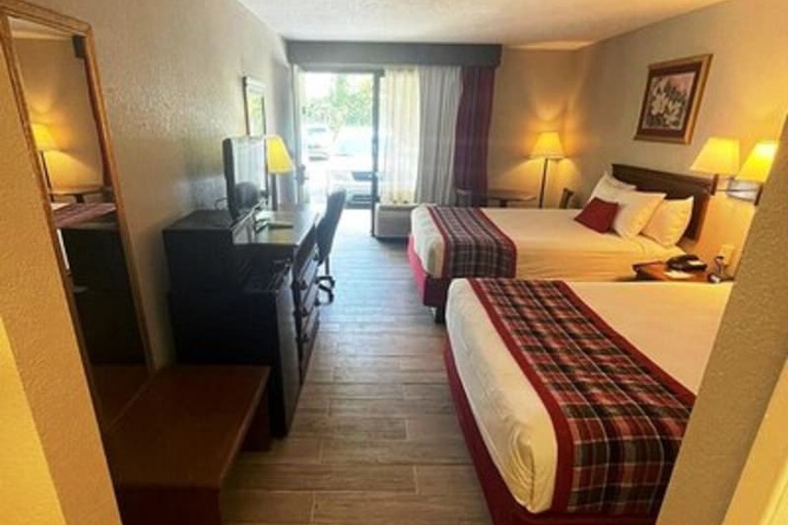 1 Queen Bed Mobility Accessible (3 of 27)