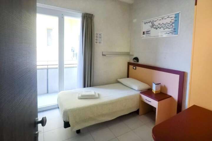 Room 10 of 31