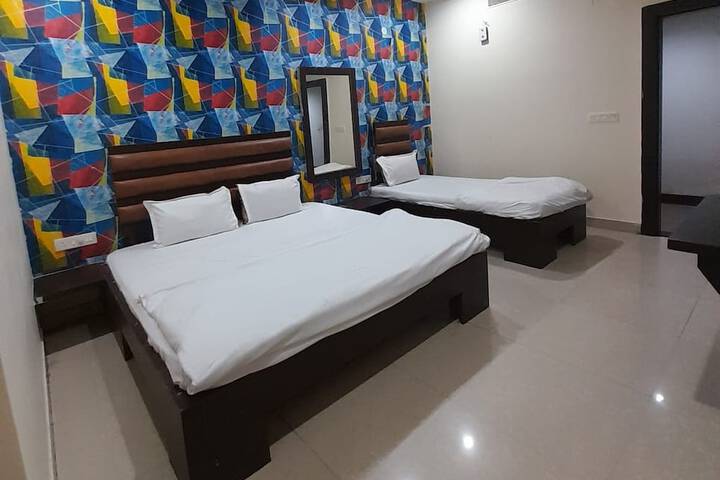 Room 30 of 43