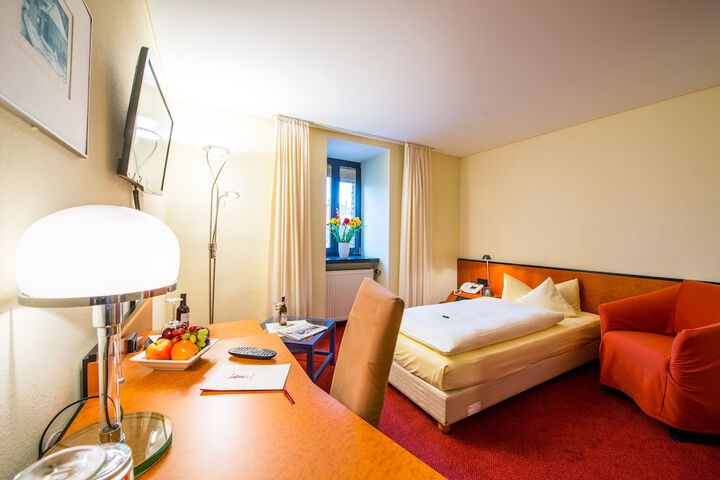 Room 8 of 45