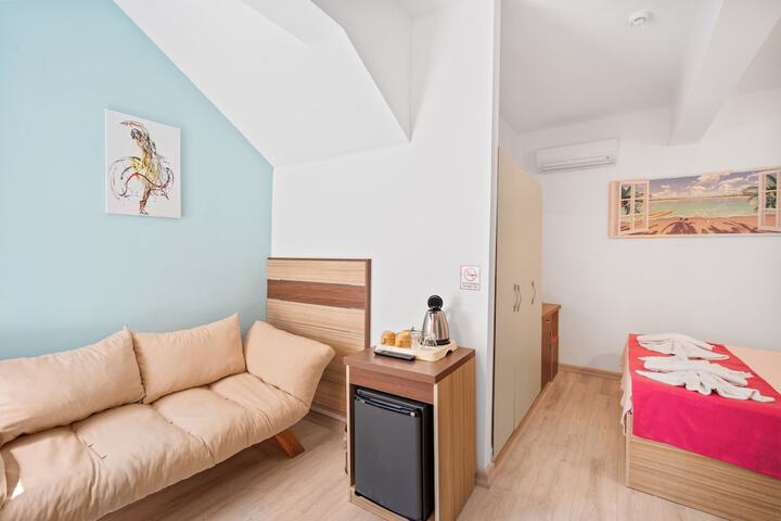 Room 8 of 84