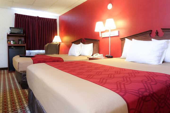 2 Queen Beds (6 of 10)