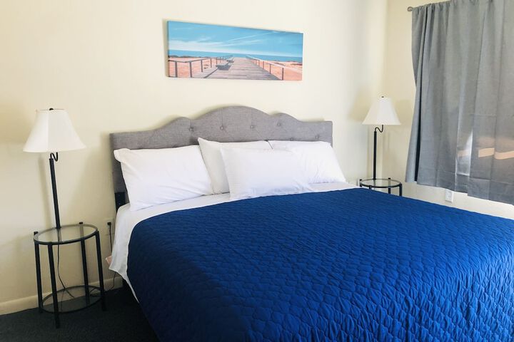 Room 8 of 25