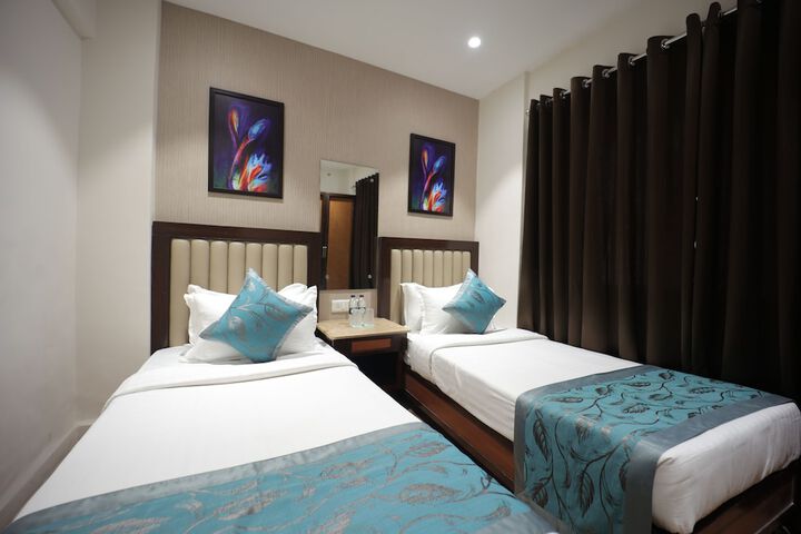 Room 10 of 34