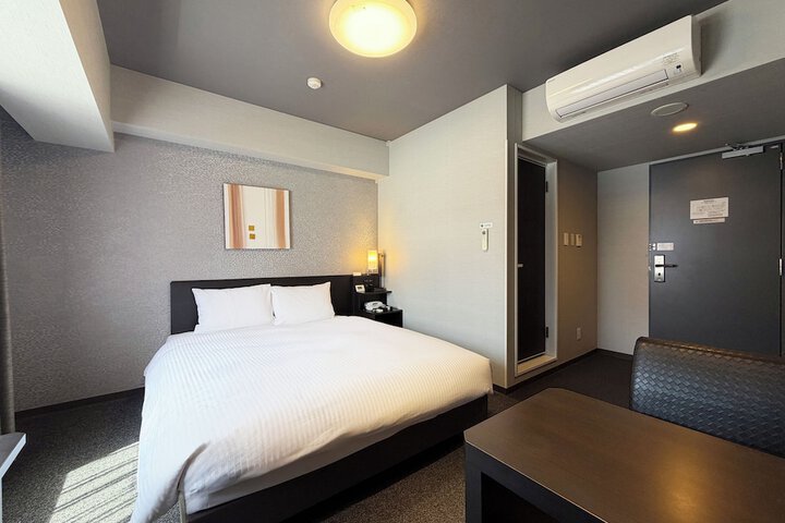 Room 16 of 27