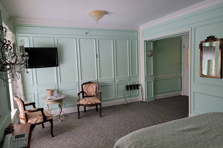Room 62 of 206