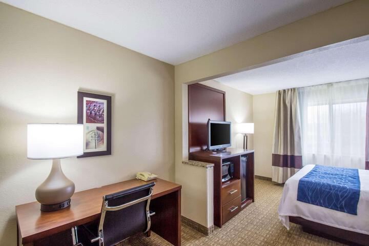 Queen Bed Accessible (2 of 8)