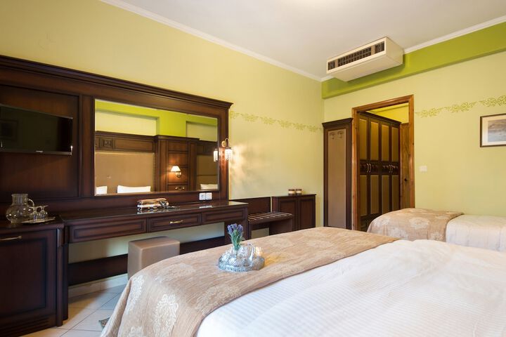 Room 3 of 66