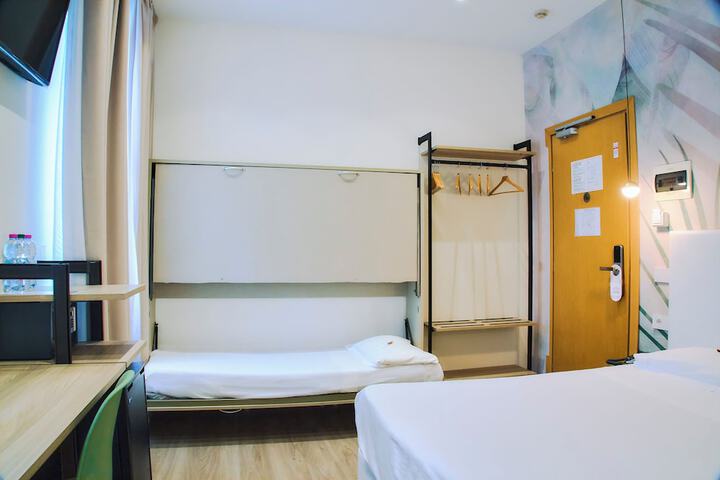 Room 33 of 72