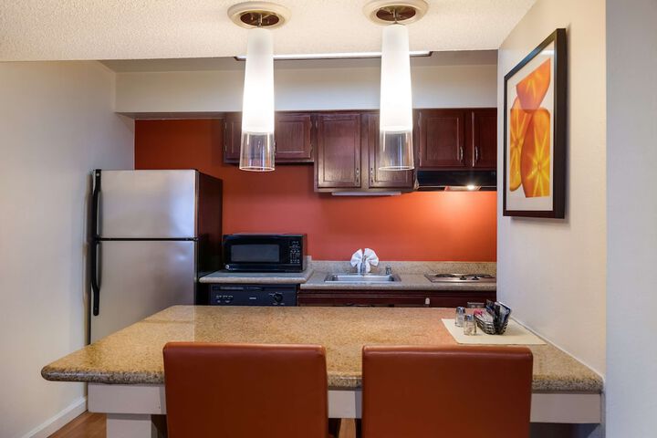 Accessible Suite King Bed Mobility Accessible Bathtb Sofa Bed Fullkt Full Breakfast (4 of 41)