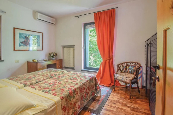 Room 2 of 21