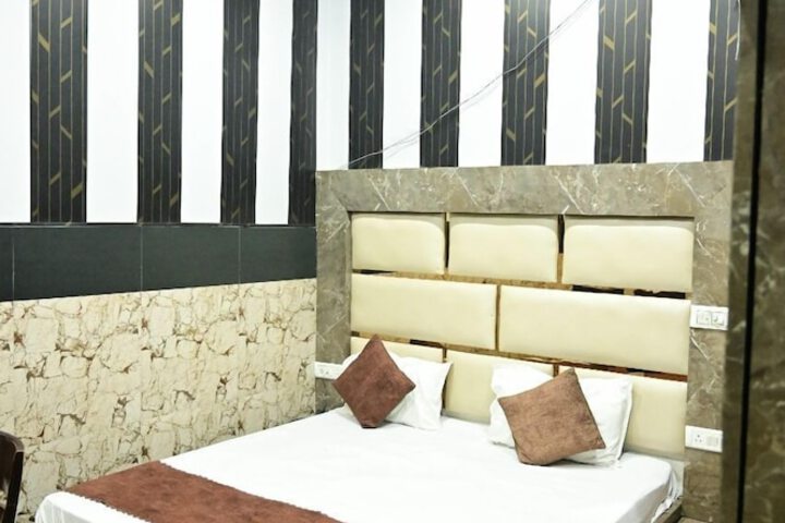 Room 13 of 21