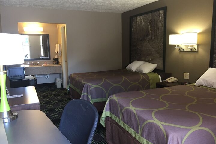 2 Double Beds (4 of 7)