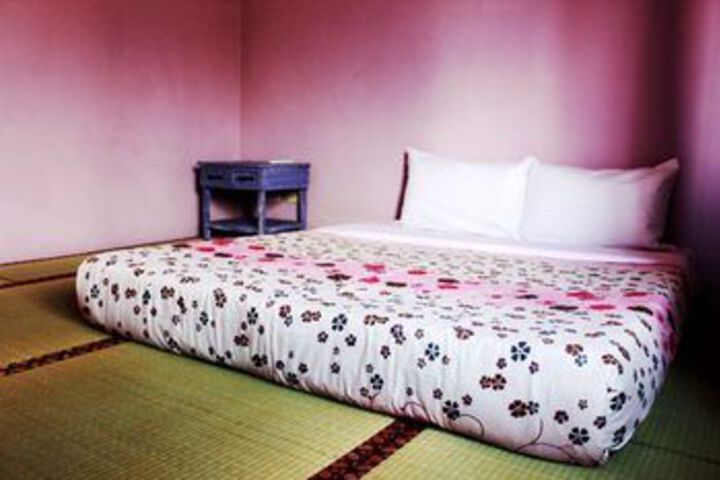 Room 5 of 11