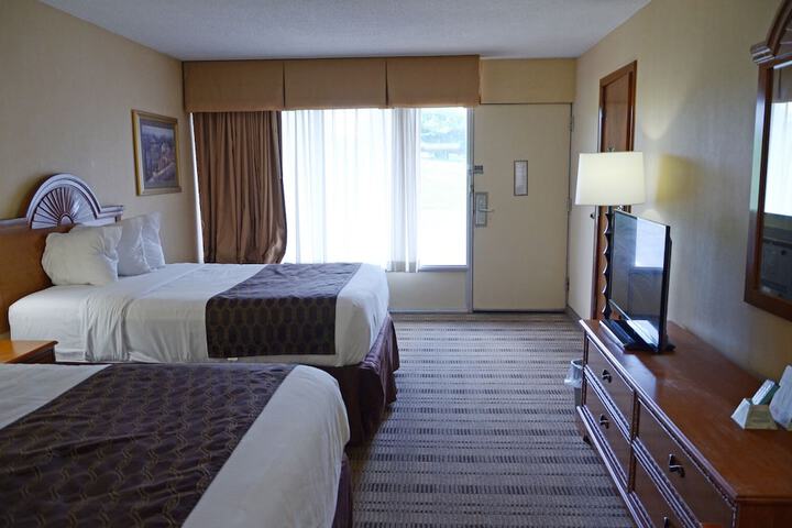2 Double Beds (16 of 21)