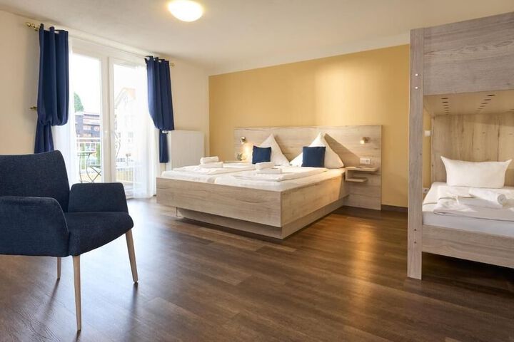 Room 4 of 10