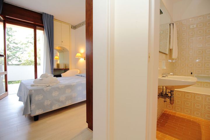 Room 30 of 71