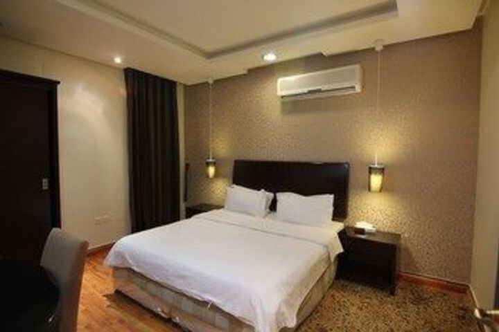 Room 8 of 20