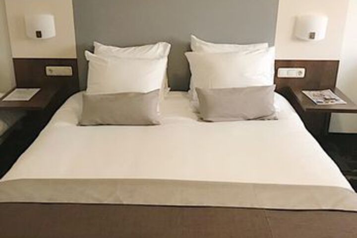 Room 35 of 77