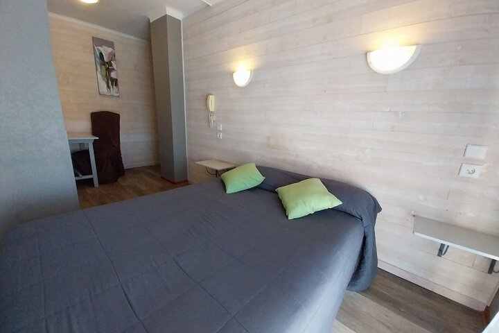 Room 2 of 47