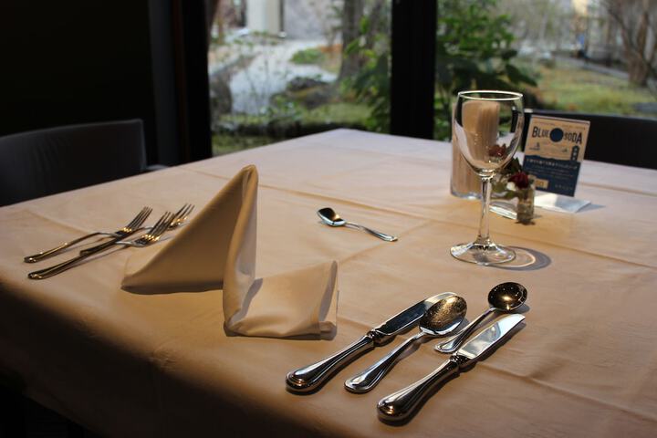 Dining 32 of 52