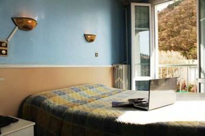Room 9 of 23