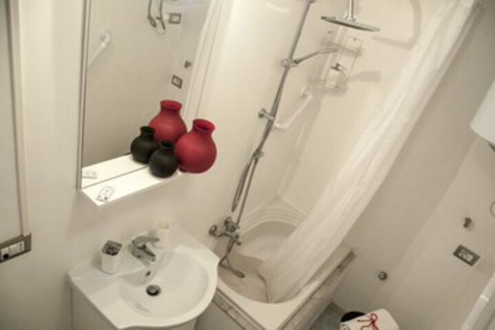 Room 6 of 48